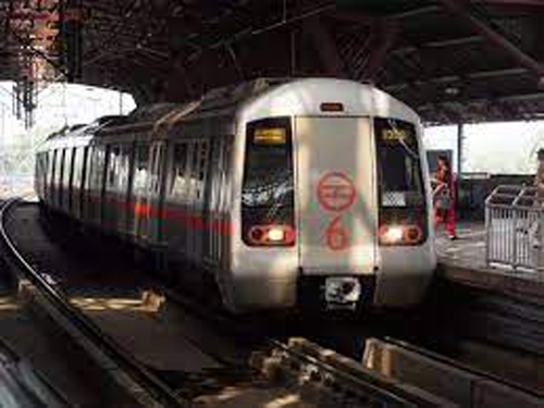 Delhi Metro Services Affected For Two Hours :  दिल्ली मेट्रो के गलियारों में दो घंटे तक प्रभावित रहीं सेवाए