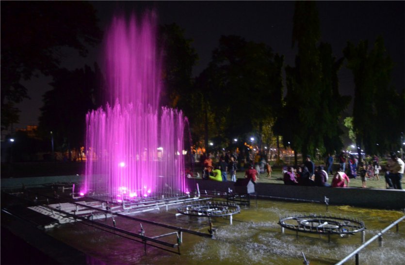 Fountain Closed Due To Alcoholics : शराबियों की वजह से बंद हो गया गांव के सामने बनाया गया फव्वारा