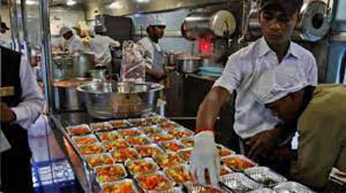 New Food Plazas To Open At Delhi Railway Station : दिल्ली के रेलवे स्टेशनों पर खोले जाएंगे नए फूड प्लाजा