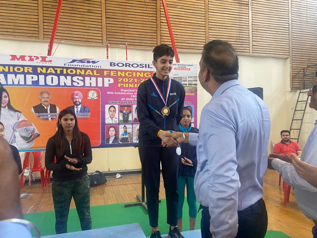 Delhi’s Daughter Khanak Won Bronze Medal : दिल्ली की बेटी खनक ने तलवारबाजी में राष्ट्रीय प्रतियोगिता में जीता कांस्य पदक