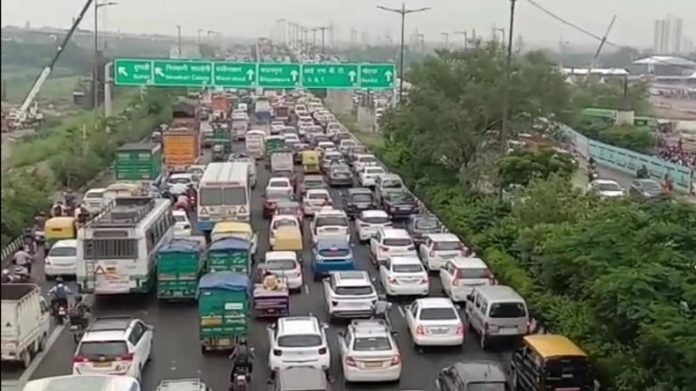 Delhi Traffic highway-44
