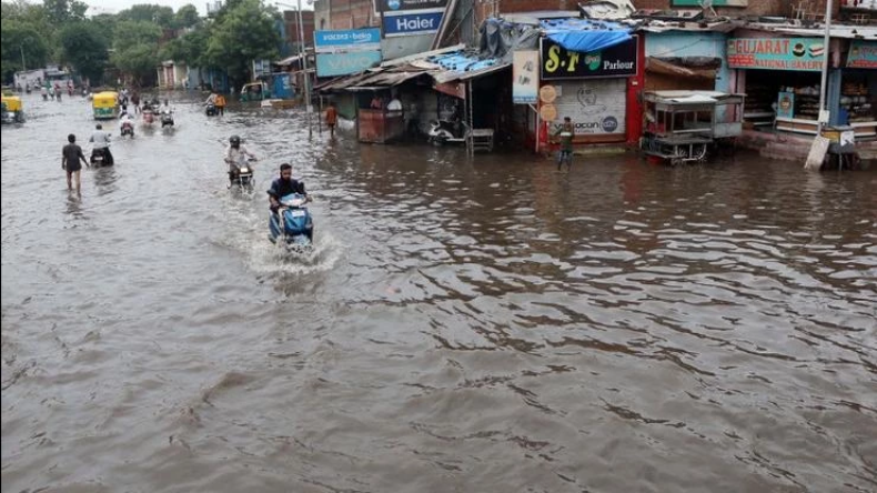 India Flood: भारत कई हिस्सों में बाढ़ ने मचाई तबाही, जानें इन इलाकों के हालात