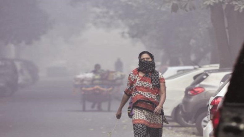 Air Pollution News: बारिश का दौर तो थम गया पर हवा हुई जहरीली, जोनिए नोएडा की वायु गुणवत्ता का हाल