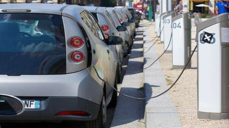 EV Charging Station: दिल्ली में लग चुके हैं इतने ईवी चार्जिंग स्टेशन, चार्जिंग के लिए नहीं हो परेशान