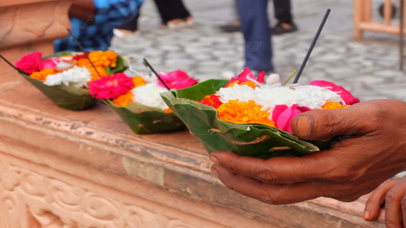 Flowers For Puja: इन देवी-देवताओं को चढ़ाए ये फूल, जल्द पूरी होगी मनोकामना