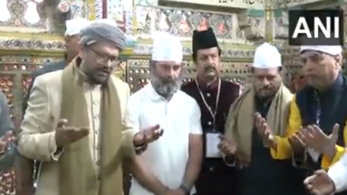 Rahul Gandhi in Dargah: