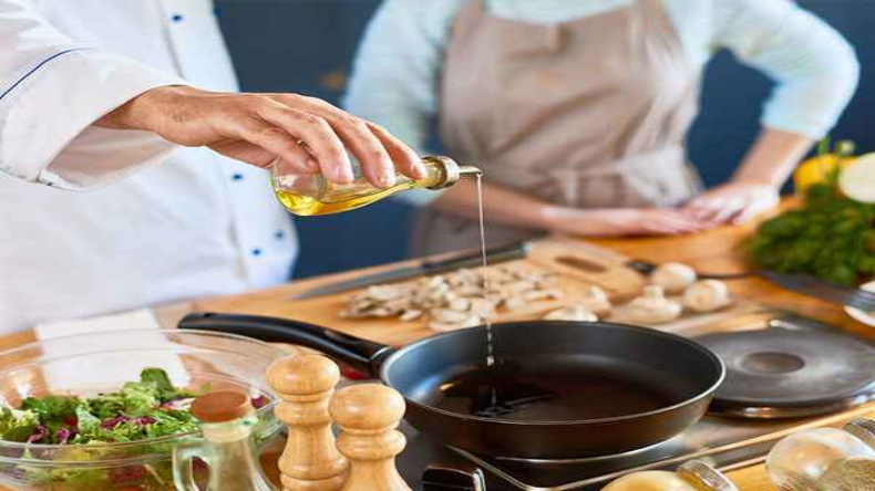 Best Cooking Oil: दिल की अच्छी सेहत के लिए कौन सा कुकिंग ऑयल है बेस्ट?