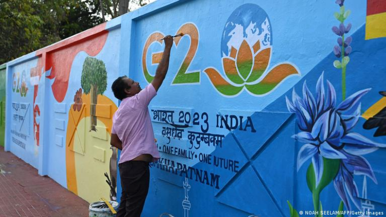 G20 Preparation: मेहमानों के सामने नई दिल्ली को बेहतरीन रूप में दिखाने के लिए जोर शोर से चल रही तैयारी, होर्डिंग से ढकेंगे टूटी रेलिंग