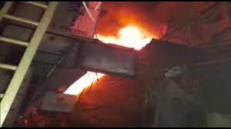 Gandhi Nagar Firebrokeout: गांधी नगर मार्केट के प्लाईबोर्ड दुकान में लगी भीषण आग, मौके पर पहुंची 21 फायर ब्रिगेड की गाड़ियां