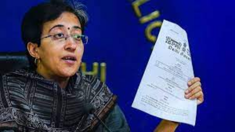 Atishi Marlena : सड़कों के देखभाल में कमी को लेकर अधिकारियों पर भड़कीं आतिशी, अधिकारियों को दिए सख्त निर्देश