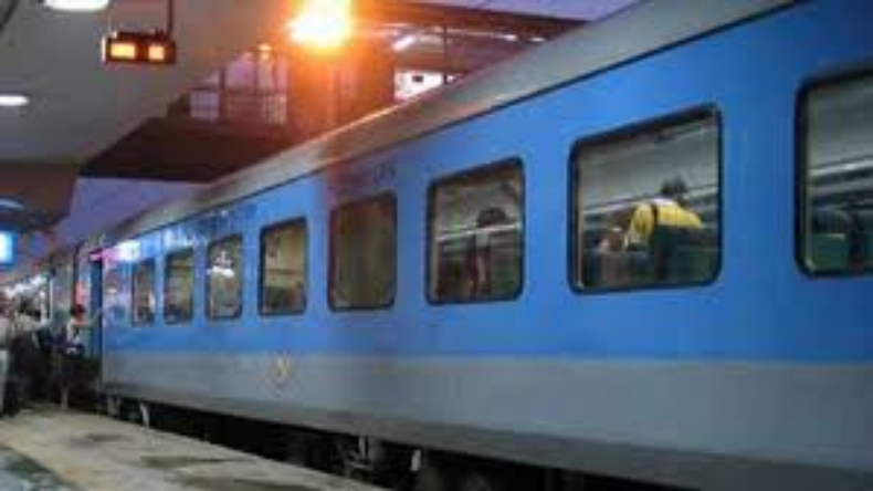 Delhi Special Train: तीर्थ यात्रियों को लेकर दिल्ली से रामेश्वरम रवाना हुई ट्रेन, सीएम केजरीवाल बोले-सभी बुजुर्ग है बेहद खुश