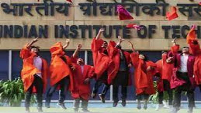 IIT Campus: जानिए IIT वाले मम्मी और बापू को , जो दिखाते हैं  स्टूडेंट्स को राह