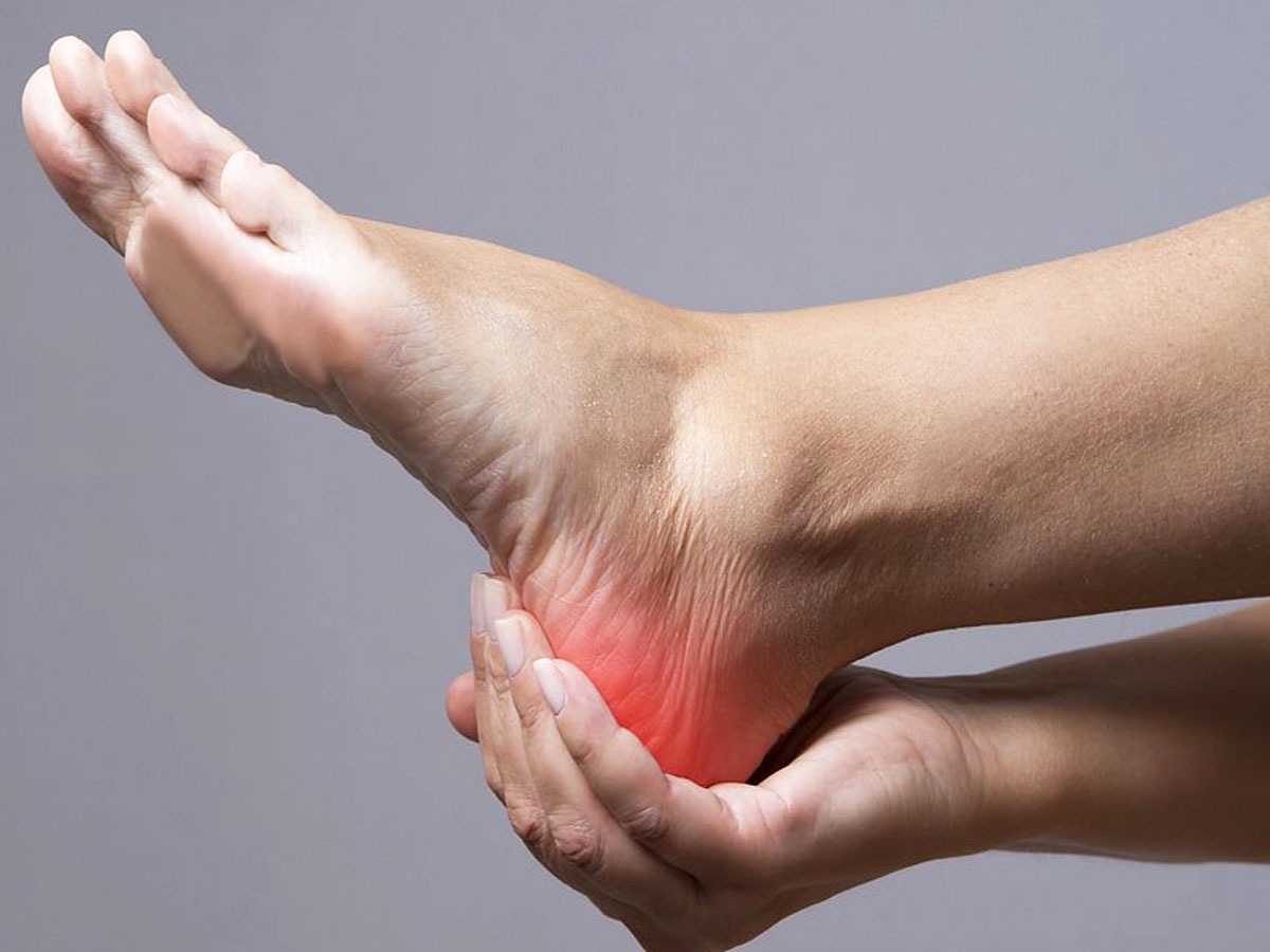 Sole-Heel Pain: तलवे-एड़ी के दर्द को नजरअंदाज किया तो हो सकती है यह बड़ी बीमारी, जानें इसके लक्षण