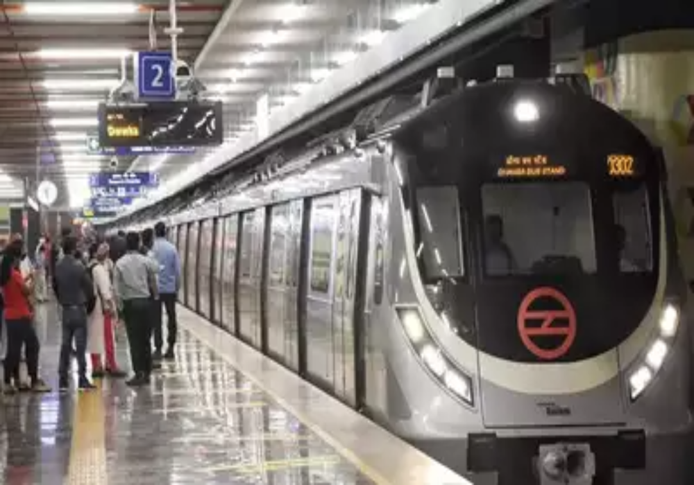 Delhi Metro: 45 मिनटों तक रुकी रही वॉयलेट लाइन की मेट्रो, DMRC ने ट्वीट कर बताई ये बात