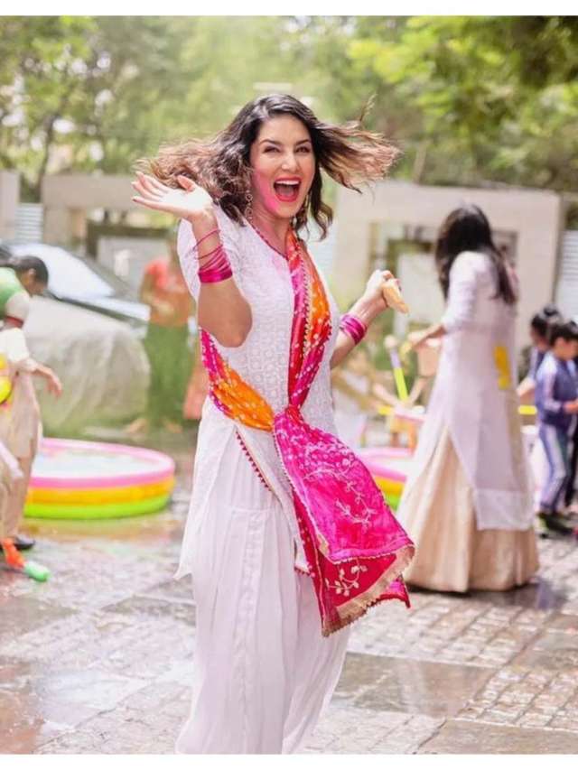 Holi Outfits Ideas: होली पर दिखना चाहती हैं Cool! तो ट्राई करें ये Outfits