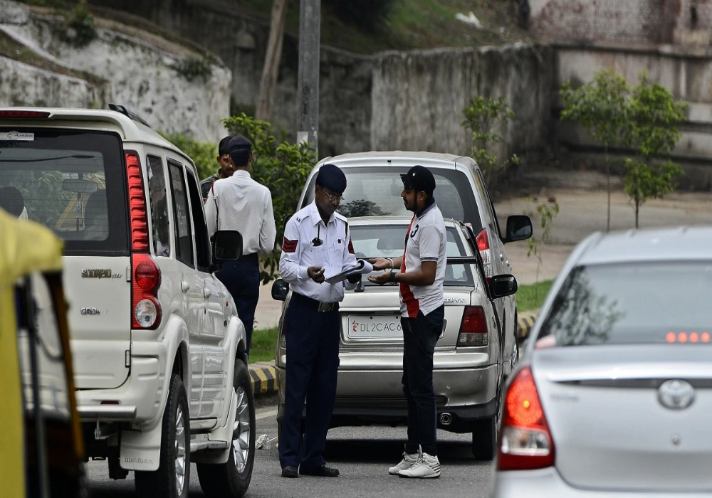 Traffic Chalan Rule: अब पेट्रोल पंप पर CCTV से कटेगा चालान, जल्दी करें ये काम वरना लेगा 10000 का जुर्माना