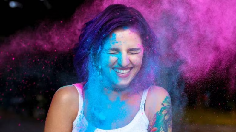 Holi Tips: होली के रंगों से बालों को डैमेज होने से कैसे बचाएं, यहां जानें उपाय