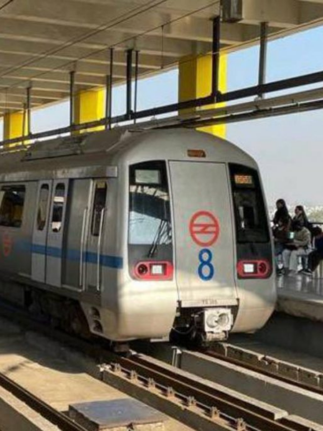 Delhi Metro में लड़कियों की सबसे भयंकर वाली फाइट