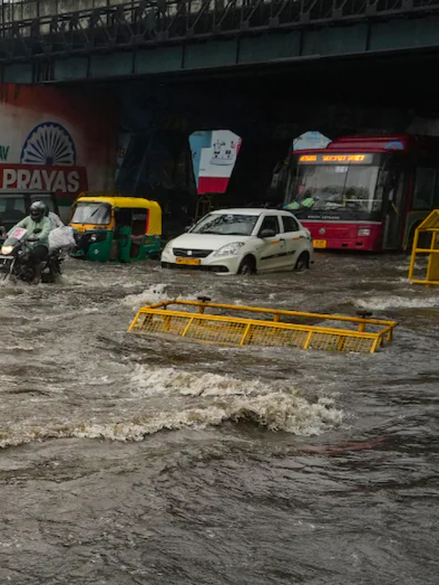 पानी-पानी हुई दिल्ली, देखो मुसीबत की तस्वीरें