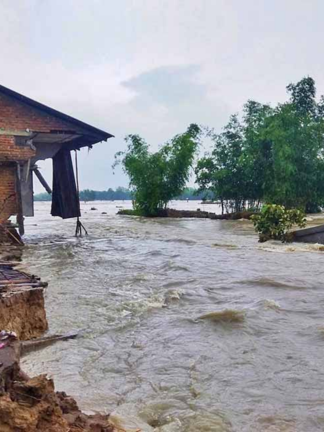 बाढ़ ने मचाया तांडव, अब तक 62 लोगों की मौत