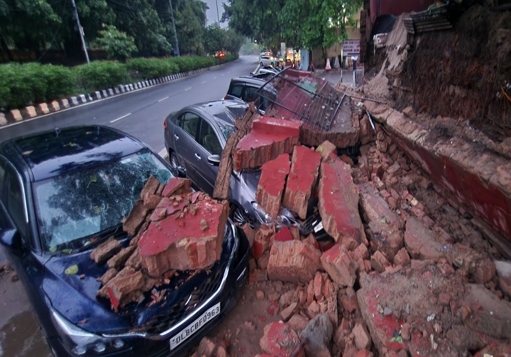 Delhi Rains: बड़ा हादसा! दरियागंज इलाके में हैप्पी पब्लिक स्कूल का गिरा दीवार, मची अफरातफरी