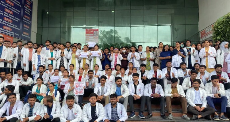 Delhi Doctors Strike:कोलकाता मर्डर को लेकर डॉक्टरों की हड़ताल जारी ,निकालेंगे विरोध मार्च